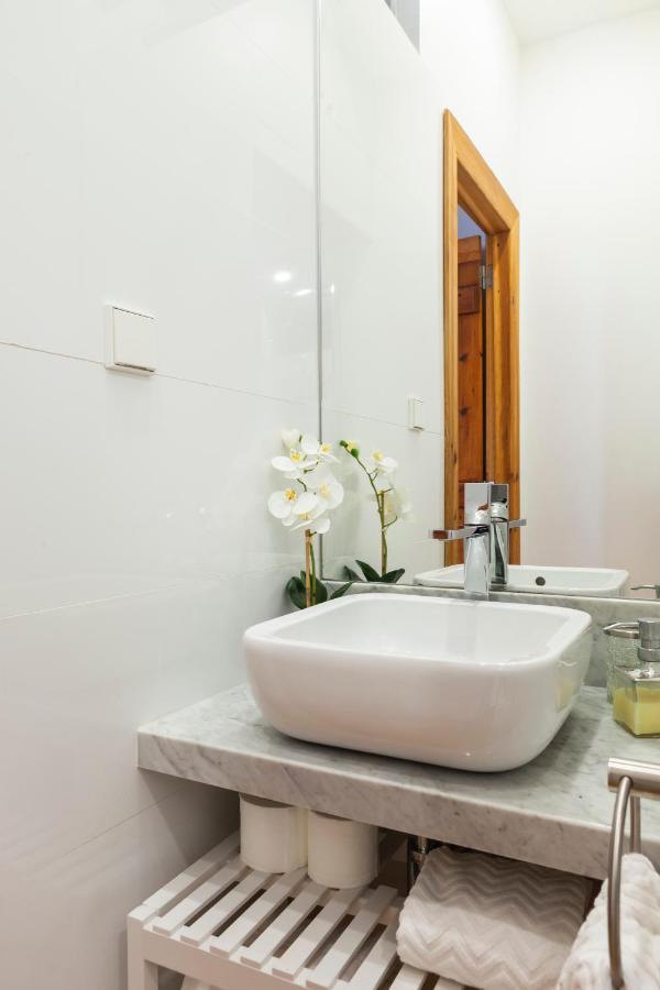 ליסבון Alfama Terrace Apartment With Authentic XVIII Tiles And Historic Notes 3 Bedrooms & 2 Bathrooms Ac מראה חיצוני תמונה