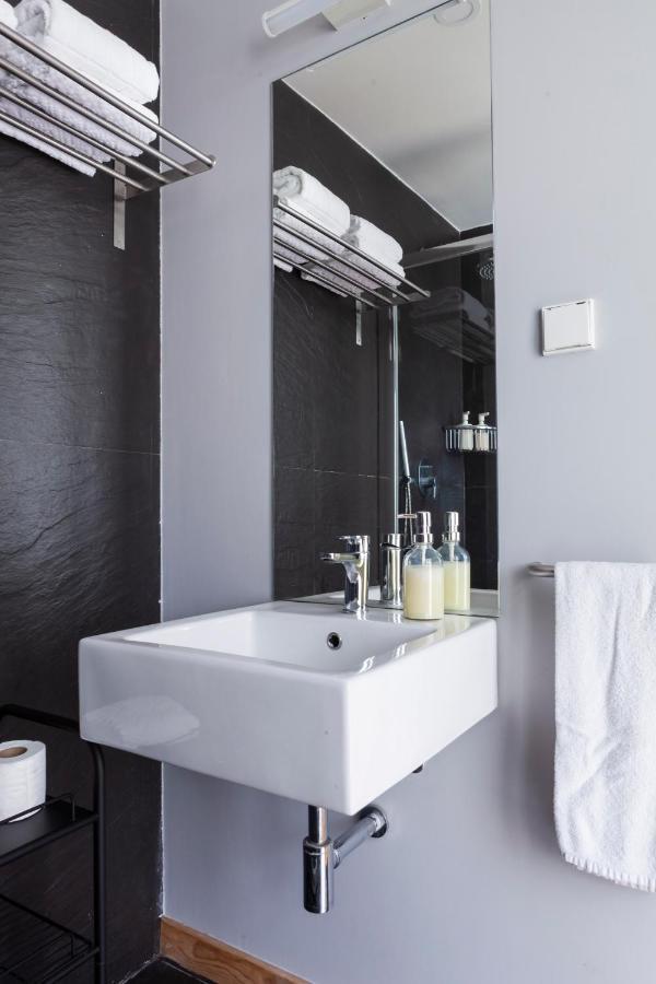 ליסבון Alfama Terrace Apartment With Authentic XVIII Tiles And Historic Notes 3 Bedrooms & 2 Bathrooms Ac מראה חיצוני תמונה